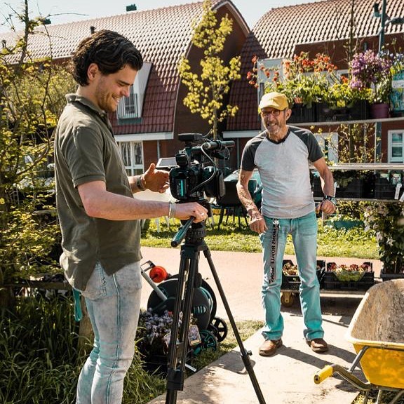 Floris Ensink tijdens filmopnames met Rob Verlinden