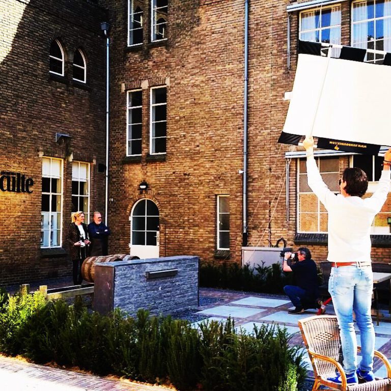 Samenwerking tijdens een filmproductie op locatie